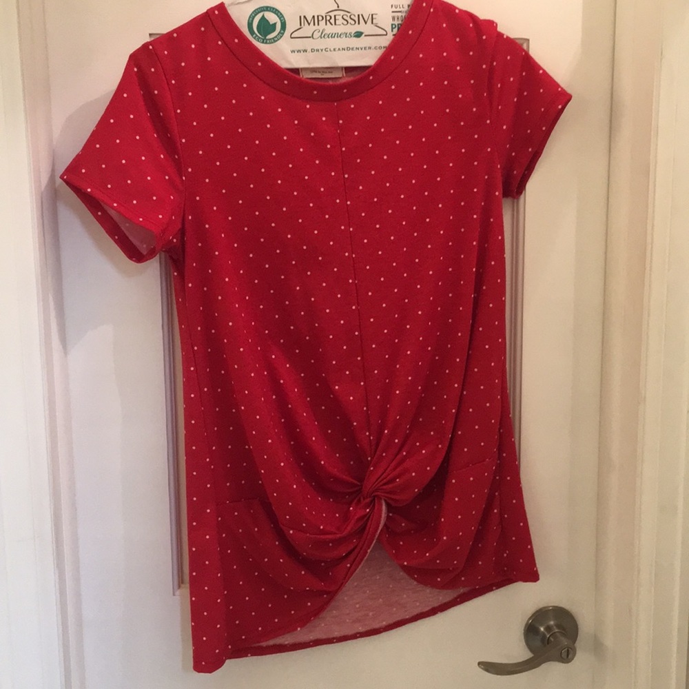 Red short sleeve tee